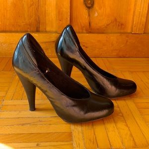 Like new Black Dollhouse pumps Size 7
